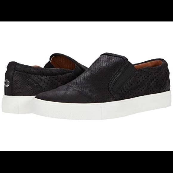 Steve Madden Shoes - Steve Madden Black Ambition Slip Ons 🖤